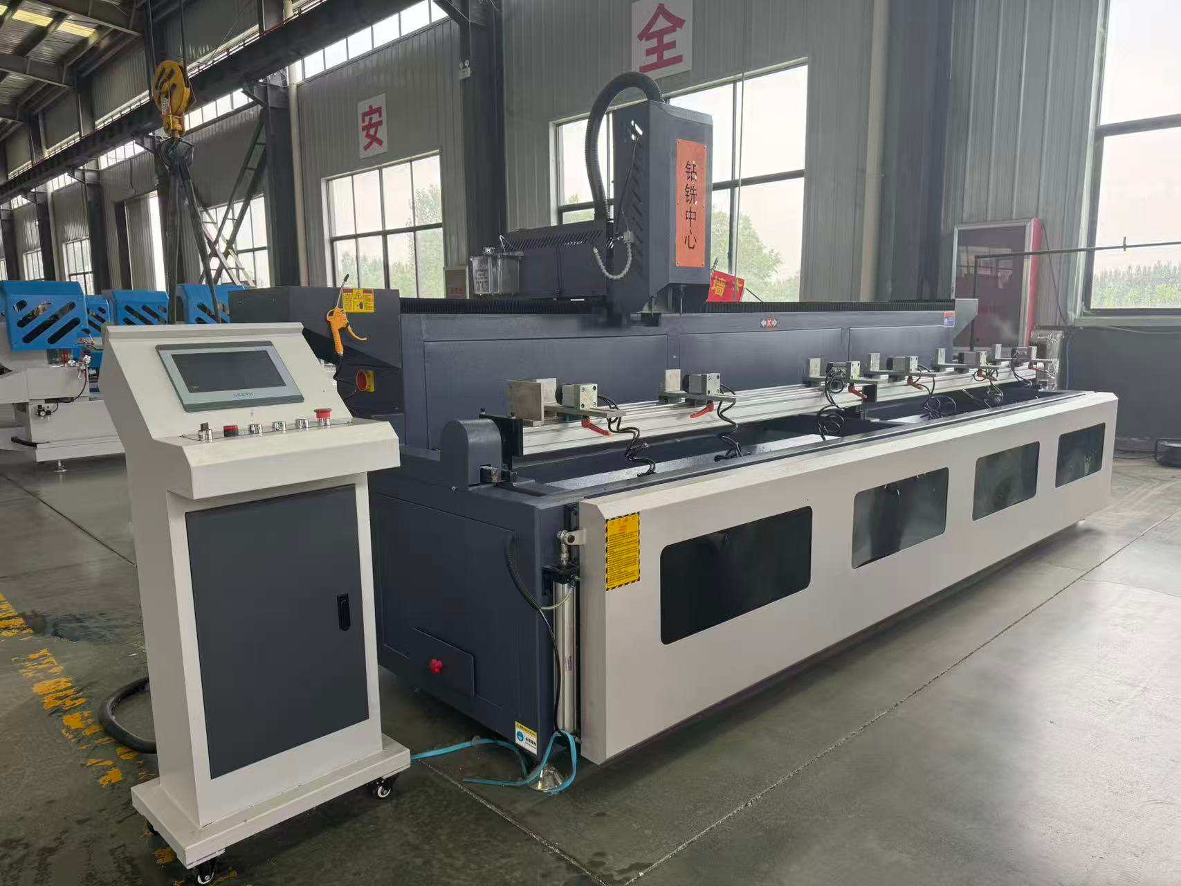 Mașină de găurit și frezat CNC 4000