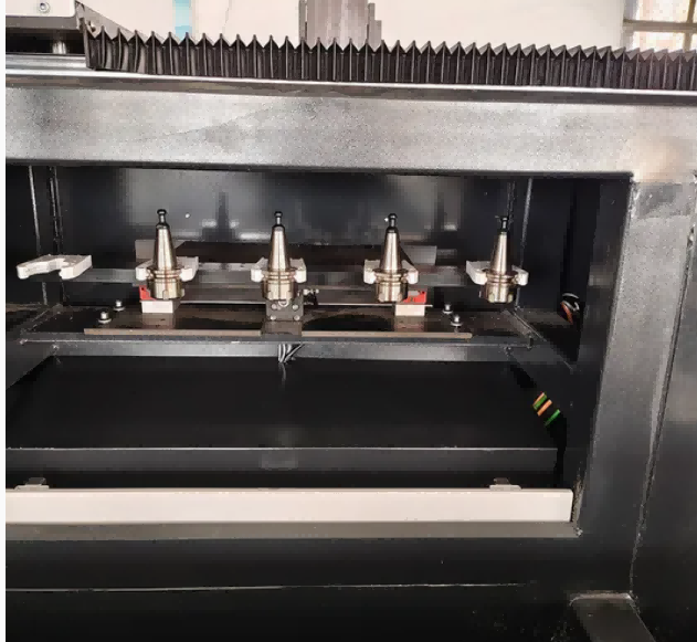 Centru de prelucrare CNC 4M pentru profile din aluminiu