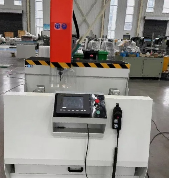 Centru de prelucrare CNC de înaltă rigiditate cu 3 axe de 800 mm | Proiectat special pentru extrudarea industrială a aluminiului