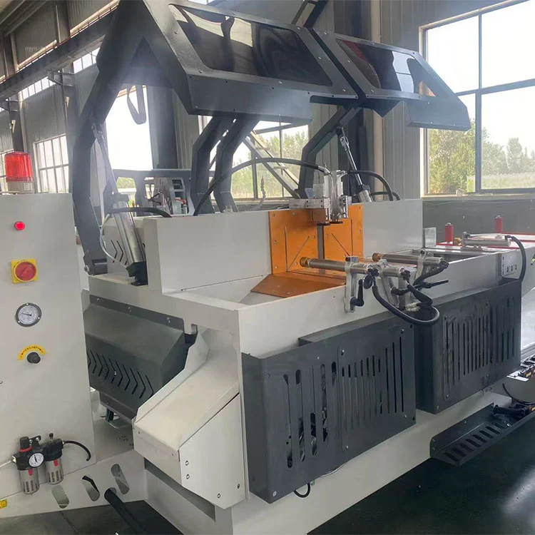Fierăstrău de onglet automat cu dublu cap CNC pentru ușă de fereastră din aluminiu