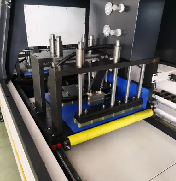 Ferăstrău circular CNC de înaltă precizie pentru profile industriale din aluminiu